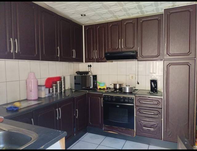 2 BEDROOM HOUSE FOR SALE IN UMLAZI G